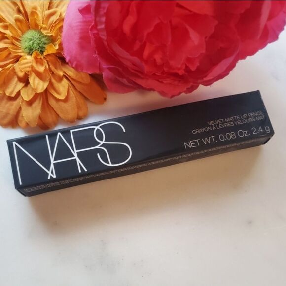 NARS Velvet Lip Crayon In Dragon Girl - Siren Red - Picture 9 of 13